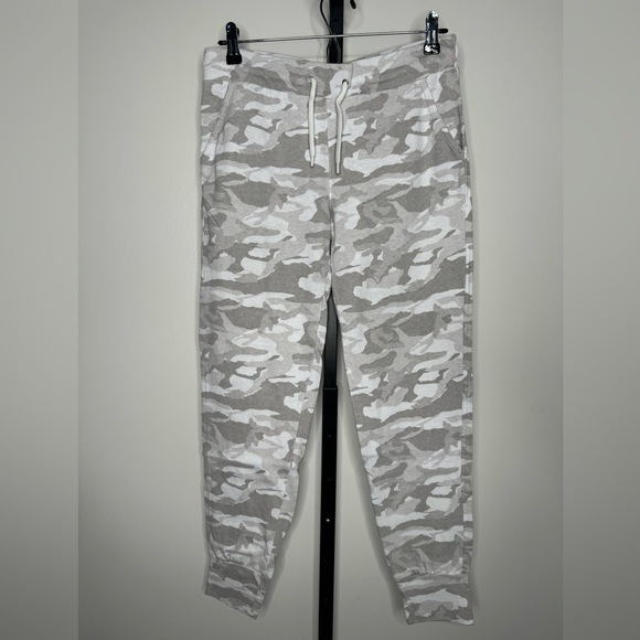 Monrow Light Gray Camo Print Sweatpants - Picture 1 of 4